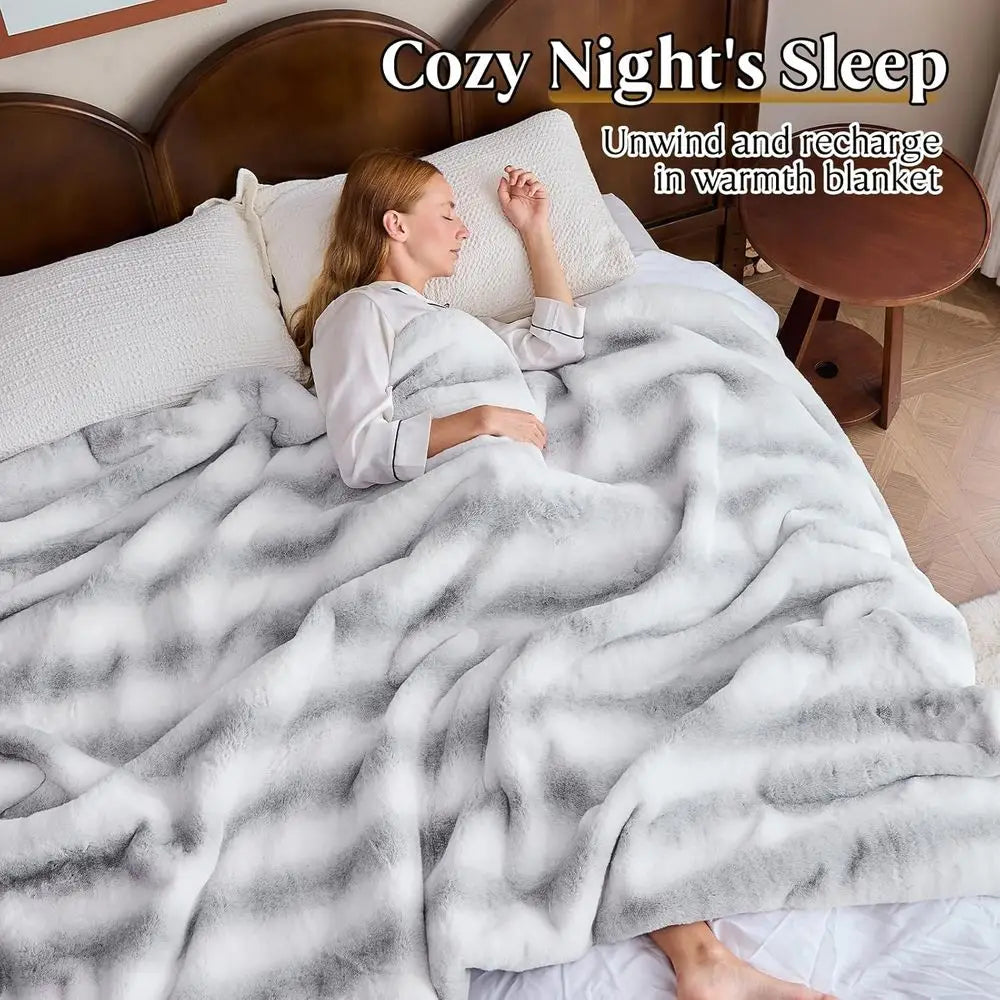 Luxury Faux Fur Blanket - Soft Warm Plush Blankets for Couch Sofa Bed, Fluffy Thick Throws for Bedroom, Office, Living Room, Dec