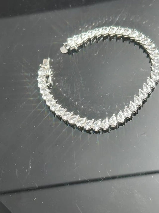 1 piece of S925 sterling silver bracelet, suitable for both men and women, featuring a creative, elegant, and fashionable design