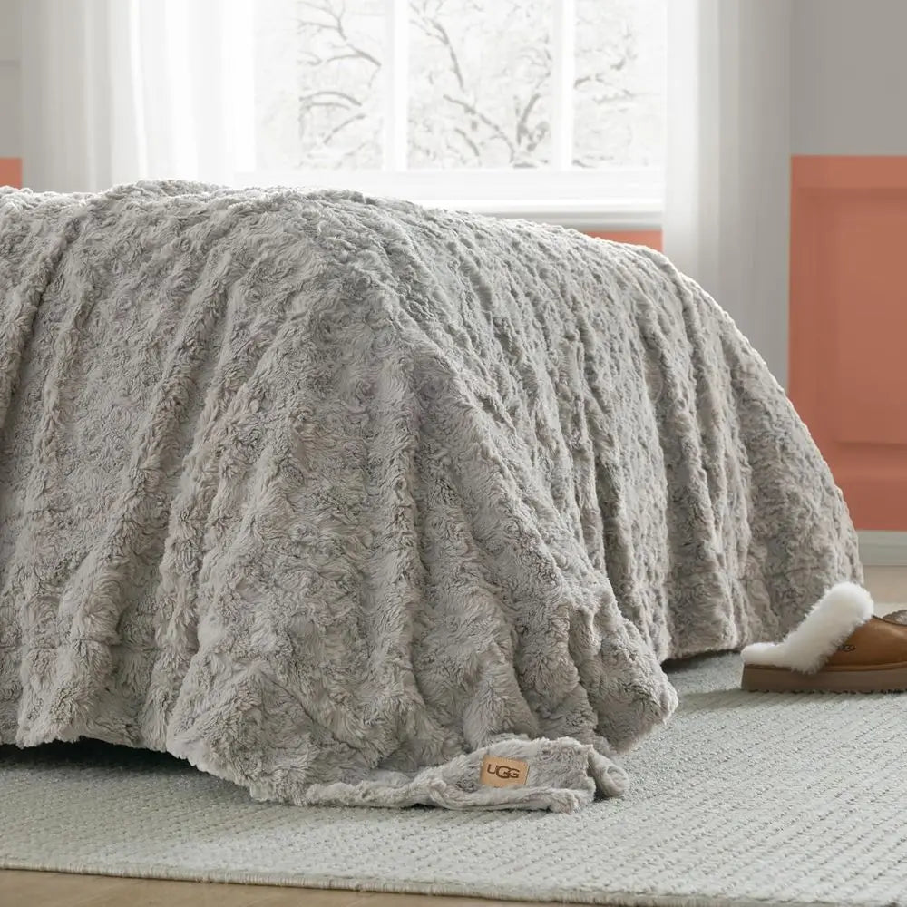Faux Fur Full/Queen Blanket, Double-Sided Fluffy Blanket, Cozy Oversized Throw for Couch, Washable Bedding for Full or Queen Bed