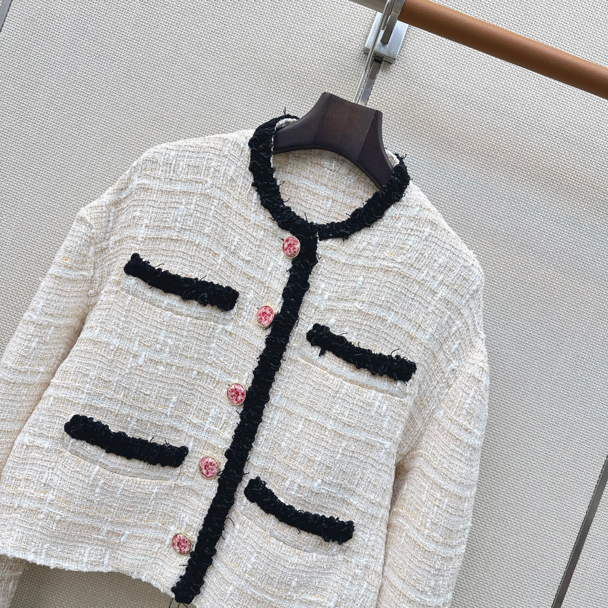2026 Women Tweed Jacket Round Neck Contrast Fringe Trim Cropped Outerwear Inner Gold Chain Lining Design
