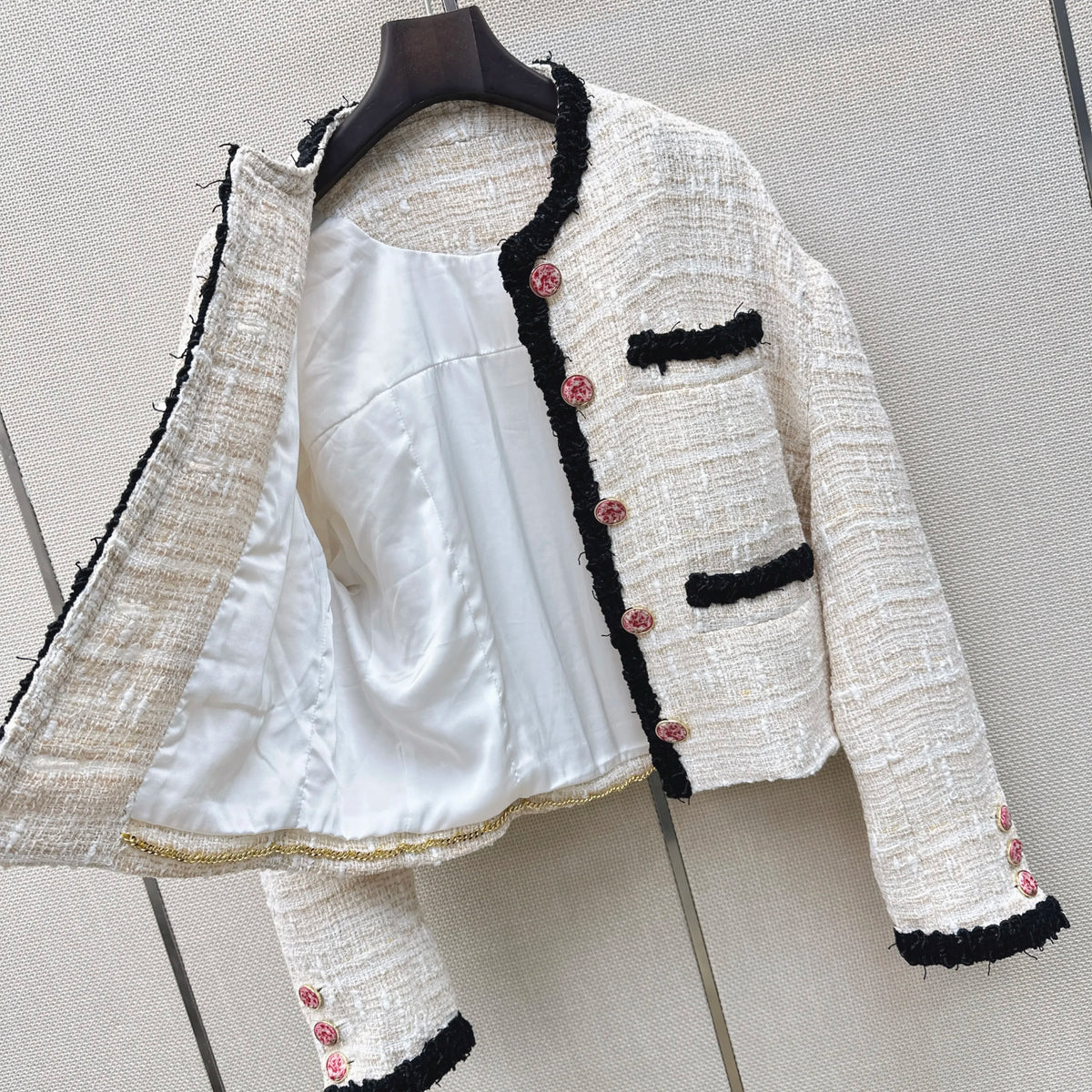 2026 Women Tweed Jacket Round Neck Contrast Fringe Trim Cropped Outerwear Inner Gold Chain Lining Design
