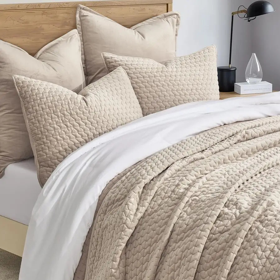 Luxury Velvet Quilt Set King Size 3 Piece, Soft CrossStitch Velvet Comforter Set with Pillow Shams, Lightweight Coverlet Bedspre