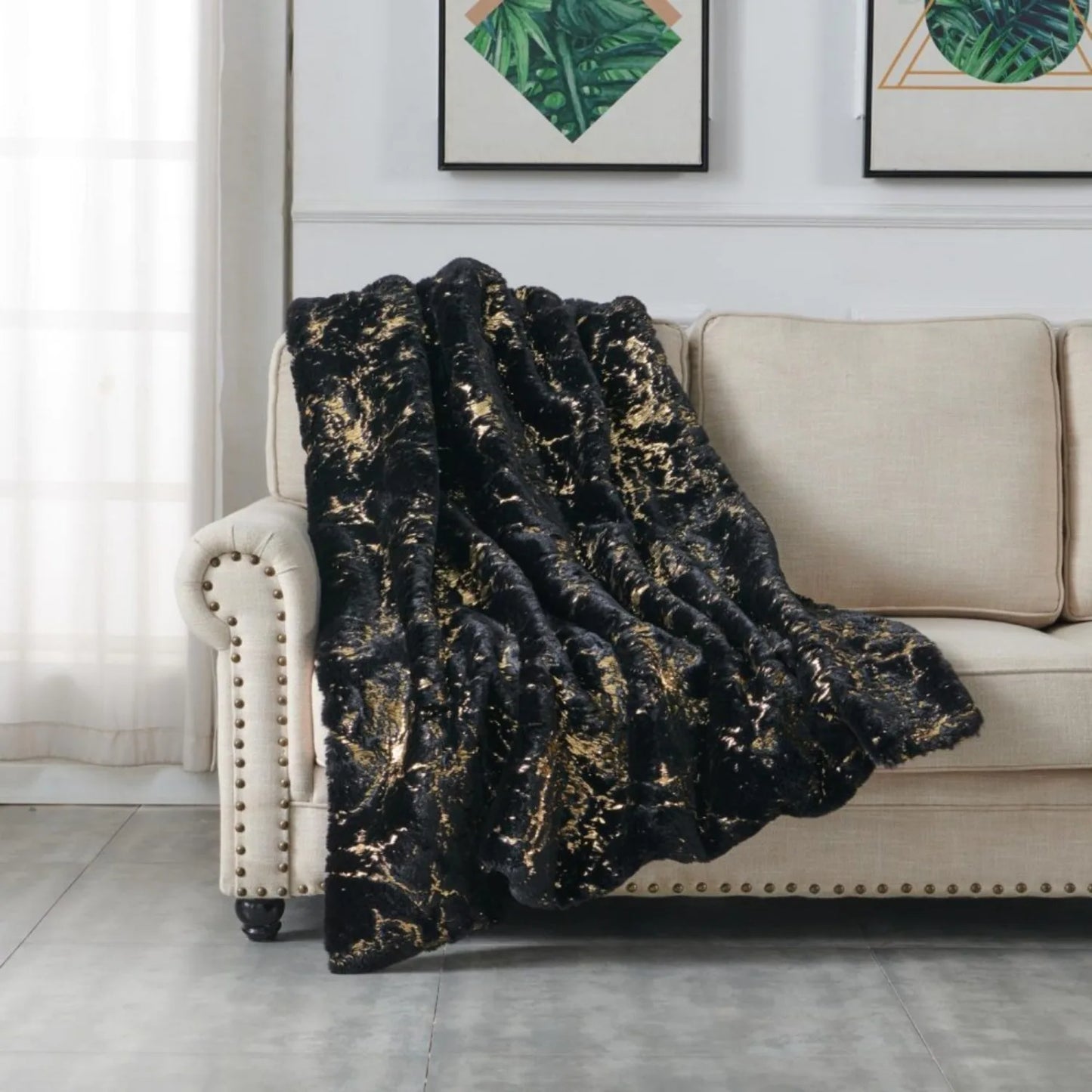 Sumptuous Gilded Black Chinchilla Faux Fur Throw Blanket - Luxurious 60" x 80" Blanket for Stylish Comfort