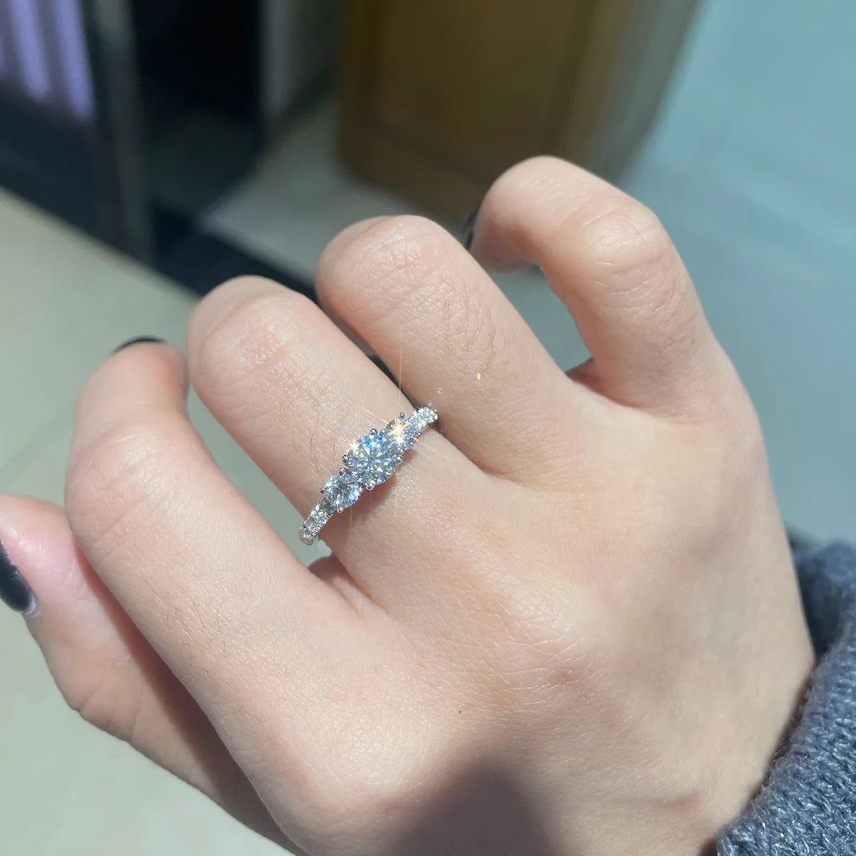 LYEE CYEE 925 Sterling Silver Sanshengshi Style Silver Plated 18K Gold Closed All Moissanite Women's Trendy Ring for Men and Women Elegant Style Engagement Wedding Ring Valentine's Day Gift Birthday/Holiday Jewelry