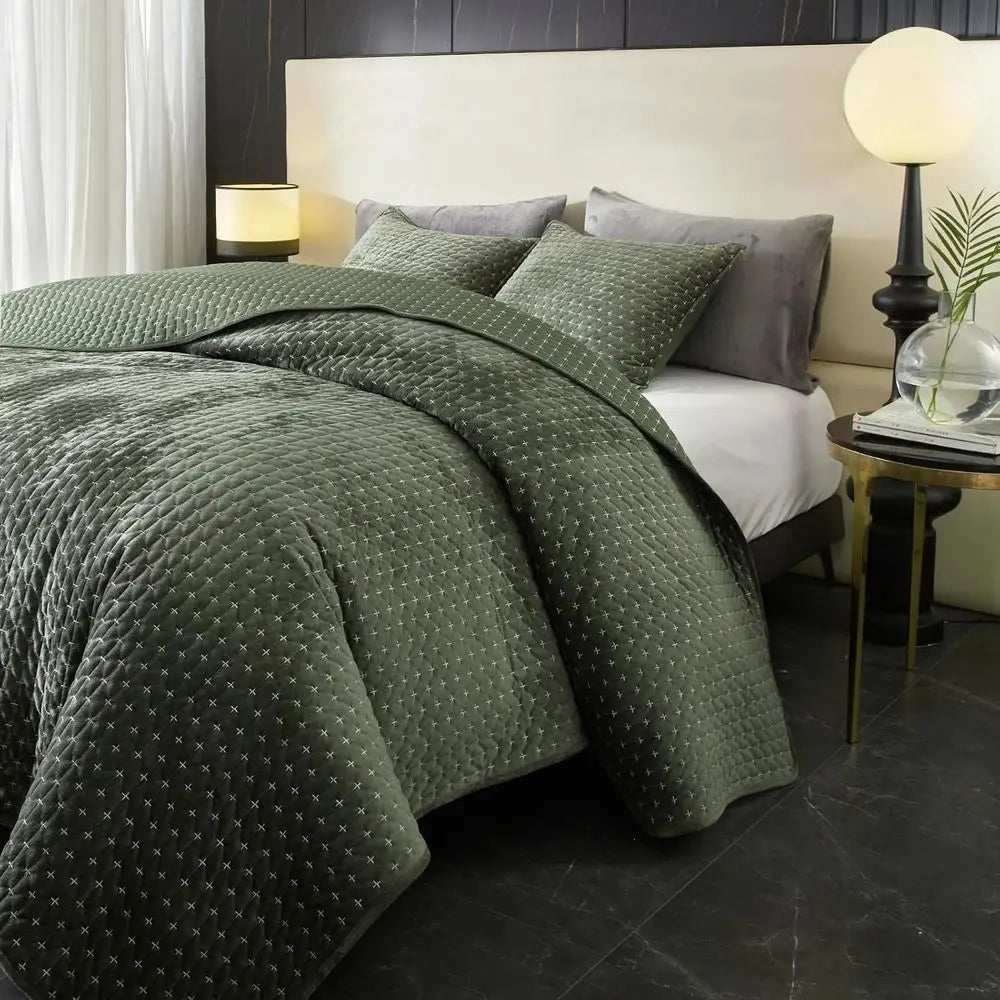 King Size Velvet Quilt, Oversized Striped Comforter Set, Luxurious Lightweight Coverlet with 2 Shams, 96x106 Army Green Quilt Se