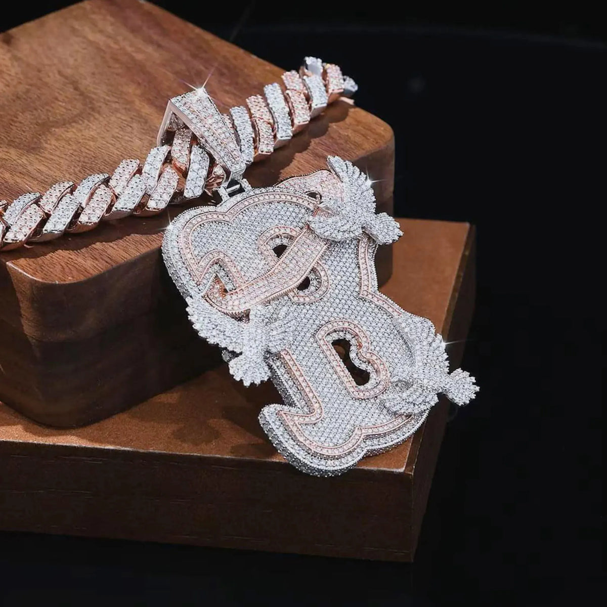 LYEE CYEE Exquisite Jewelry Two Tone Full Diamond Peace Dove Letter B Rap Pendant Necklace Round Cutting Fashionable Charm Hip Hop Jewelry, Exquisite Cutting Craftsmanship, Shining with Light, Festival, Anniversary Gift, Birt