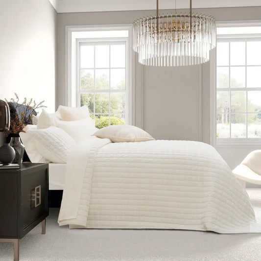 Luxury Velvet Quilt Set King Size, Lightweight Velvet Comforter Set, Oversized Bedspread Coverlet Quilted Bedding Set, with 2 Ma