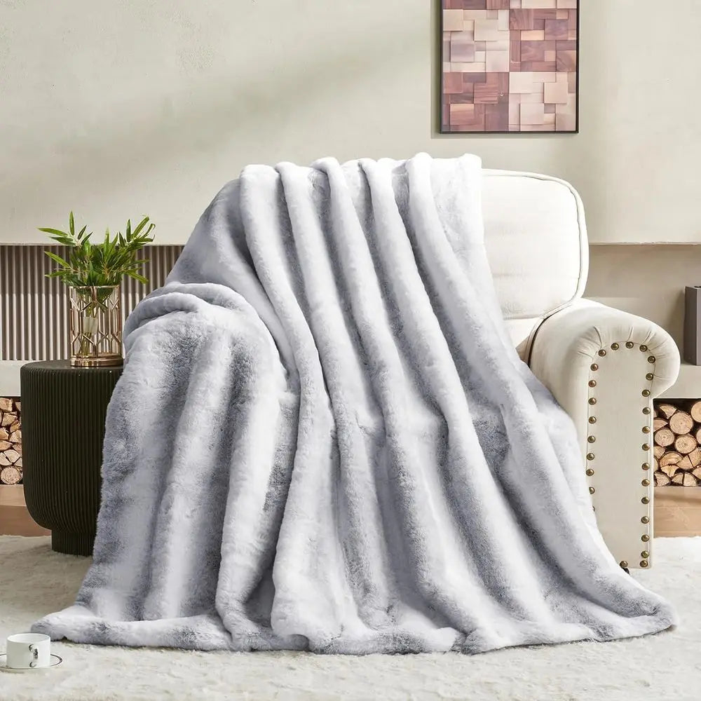 Luxury Faux Fur Blanket - Soft Warm Plush Blankets for Couch Sofa Bed, Fluffy Thick Throws for Bedroom, Office, Living Room, Dec