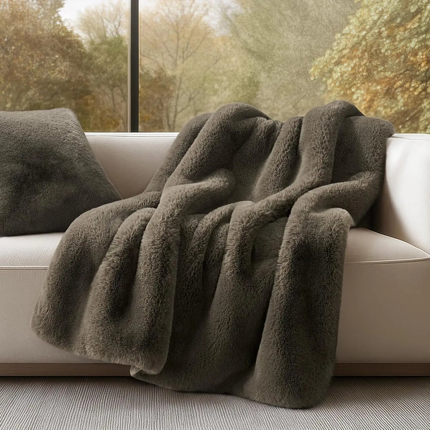 Luxury Soft Faux Chinchilla Fur Throw Blanket, Warm Heavy Winter Blanket for Couch and Bed, Reversible Velvet, 50x60 Inches