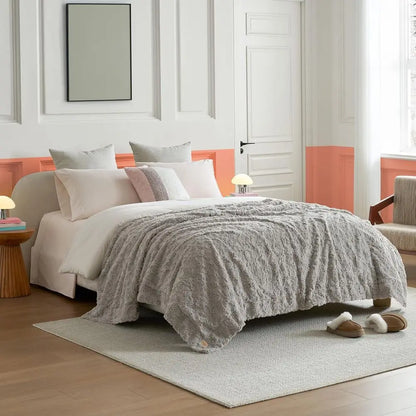 Faux Fur Full/Queen Blanket, Double-Sided Fluffy Blanket, Cozy Oversized Throw for Couch, Washable Bedding for Full or Queen Bed