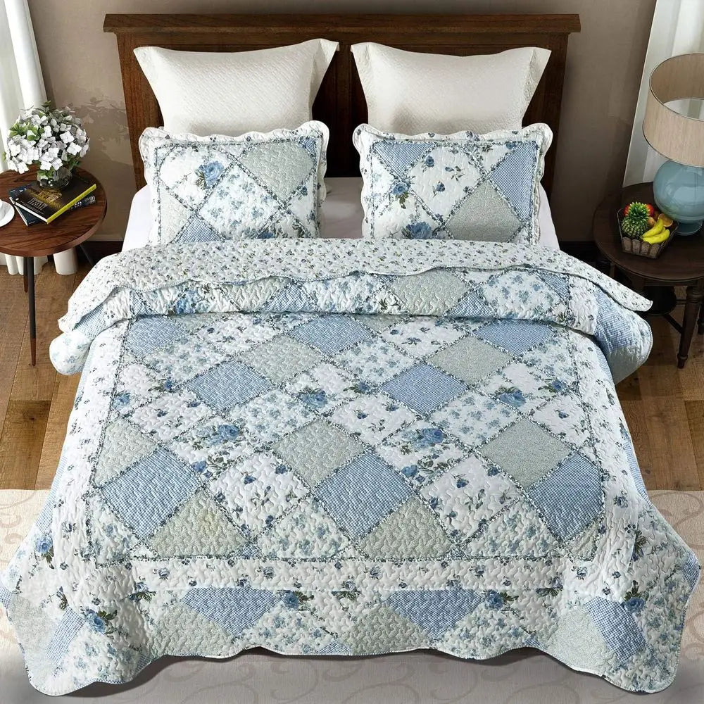 Alaska King Size 132x120 cm Blue Floral Quilted Comforter Set with 2 Pillowcases