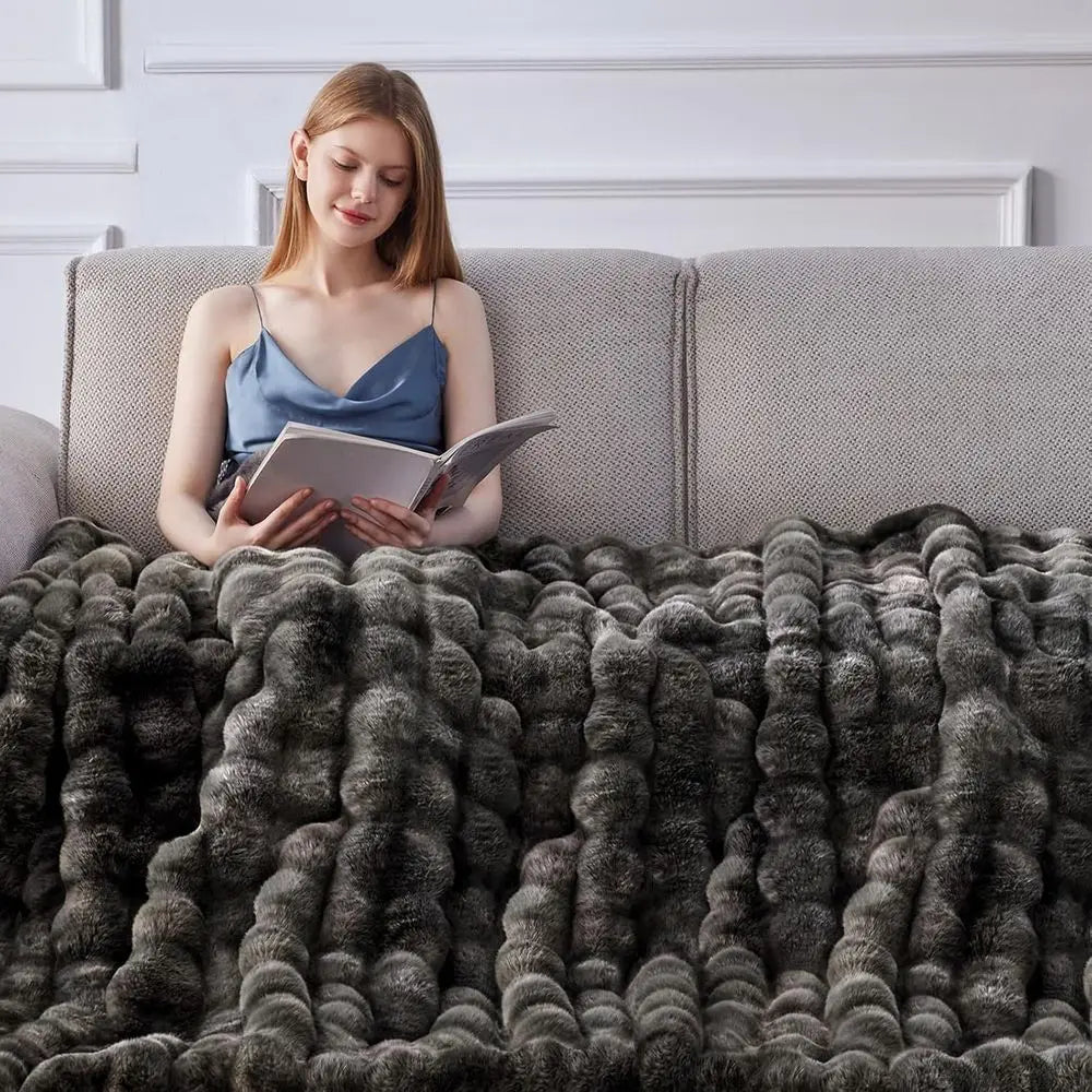 Faux Fur Throw Blanket, 1000GSM Fluffy Soft Bubble Blanket for Couch Bed, Cozy Plush Warm and Thick Blanket, Fuzzy Rabbit Throw