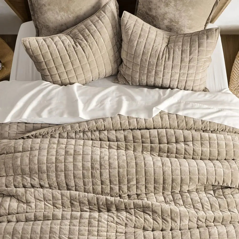 California King 118 x 106 Oversized Velvet Quilt Set, Ultra Soft Comforter, Lightweight Box Stitch Bedding for All Seasons, with
