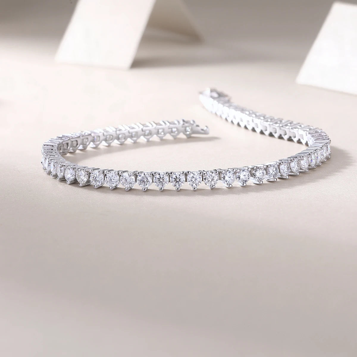 JIUZUAN Moissanite Tennis Bracelet 925 Sterling Silver 18K Gold Plated Tapered Round Design Gift for Women with GRA Certificate