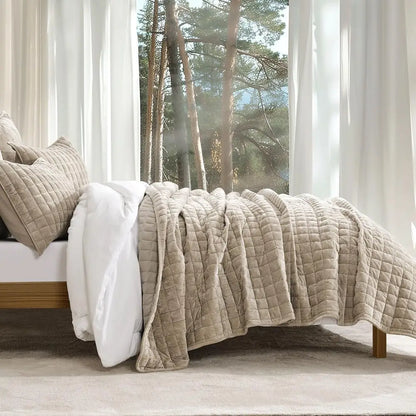 California King 118 x 106 Oversized Velvet Quilt Set, Ultra Soft Comforter, Lightweight Box Stitch Bedding for All Seasons, with