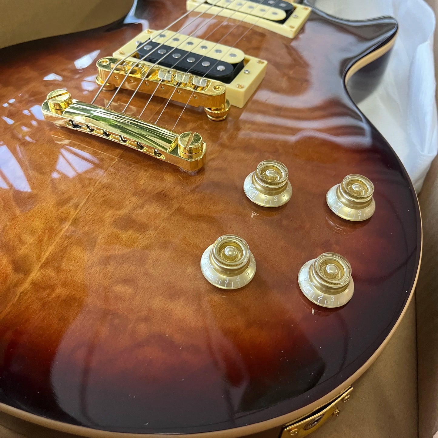 Customized brown electric guita zebra pick-up gold accessories rosewood fingerboard cherry wood body Free Shipping