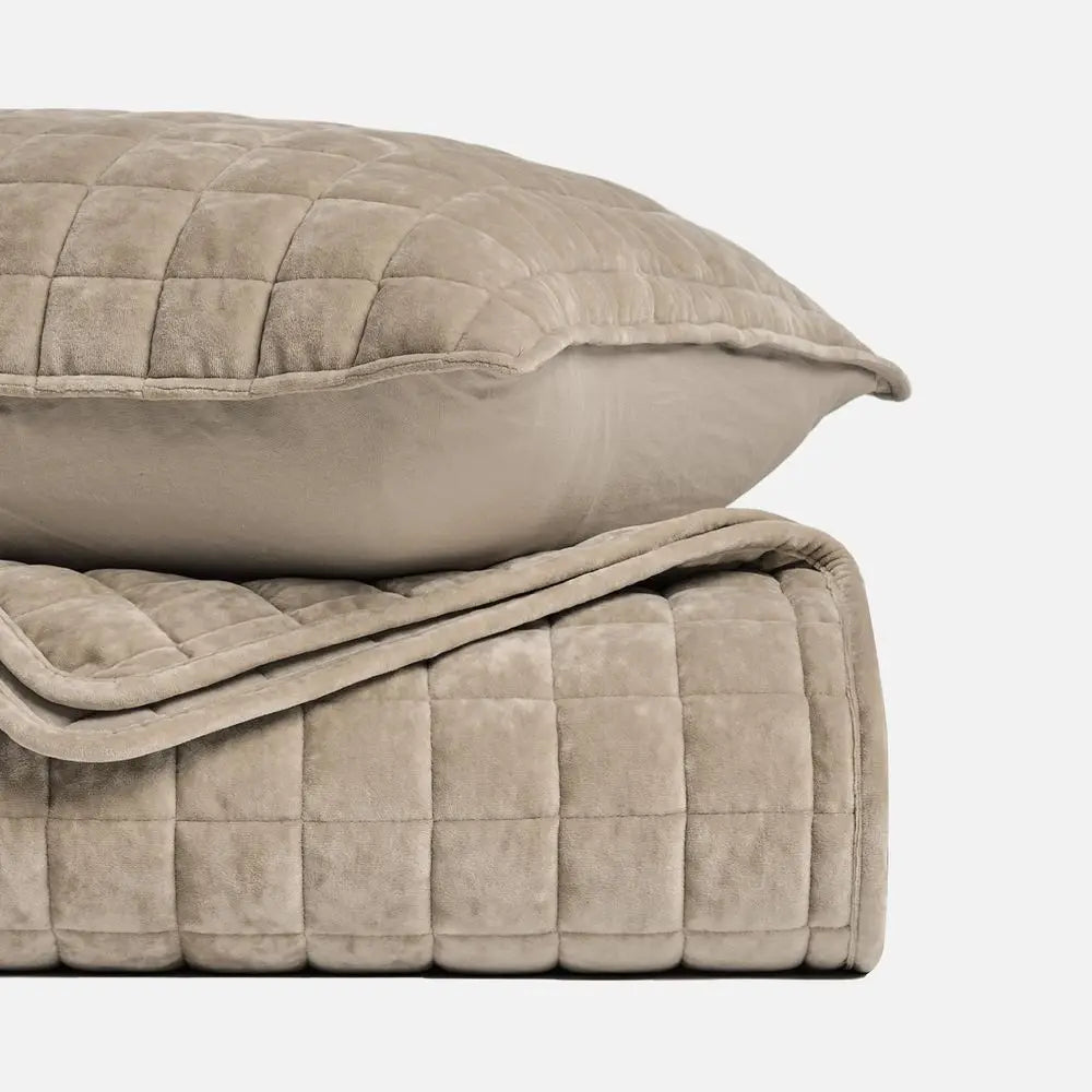 California King 118 x 106 Oversized Velvet Quilt Set, Ultra Soft Comforter, Lightweight Box Stitch Bedding for All Seasons, with