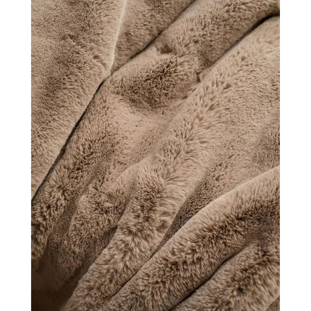 Faux Fur Ultra-Soft Luxury Throw Blanket - Thick & Cozy Oversized Design for Lounging or Sharing - Machine Washable - Oversize T