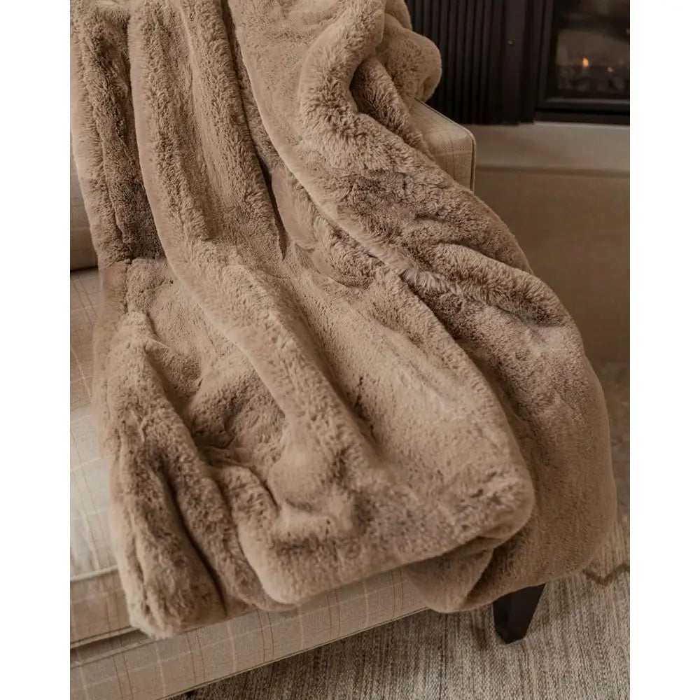 Faux Fur Ultra-Soft Luxury Throw Blanket - Thick & Cozy Oversized Design for Lounging or Sharing - Machine Washable - Oversize T
