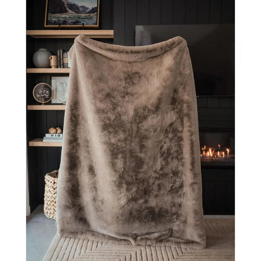 Faux Fur Ultra-Soft Luxury Throw Blanket - Thick & Cozy Oversized Design for Lounging or Sharing - Machine Washable - Oversize T