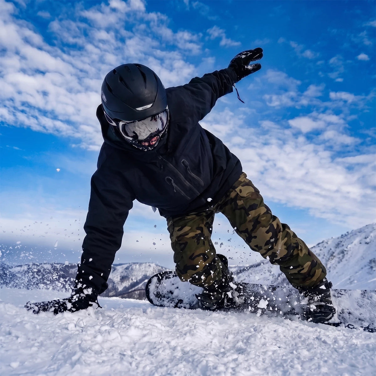 XCMAN Men's Beginner-Friendly Snowboard All-Mountain,True Twin Shape, Camber/Rocker