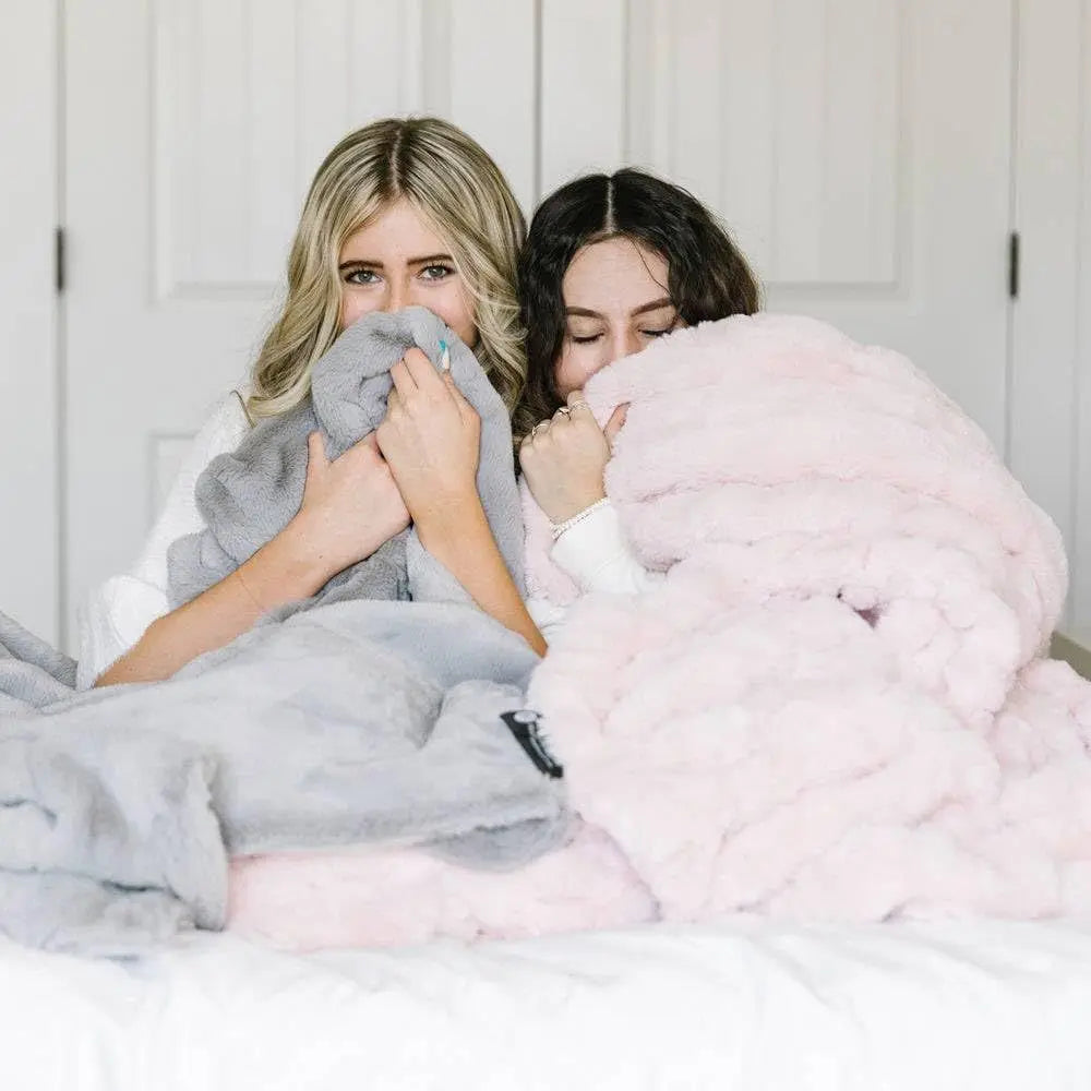 Minky Designs Ash Gray Minky Blanket – Ultra Soft Faux Fur Throw Blanket for Couch, Bed & Home – Fluffy, Warm & Luxurious – Posh