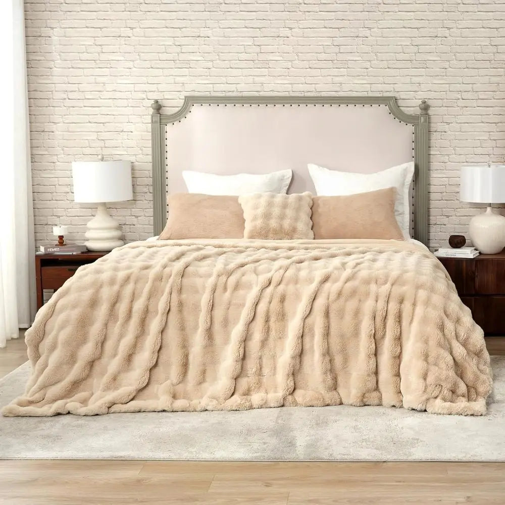 Faux Fur Throw Blanket for Couch, Bubble Plush Blanket King Size, Fuzzy Soft & Thick Blanket for Bed Sofa Living Room, 108x90 In