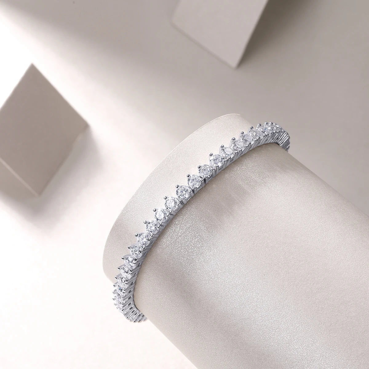 JIUZUAN Moissanite Tennis Bracelet 925 Sterling Silver 18K Gold Plated Tapered Round Design Gift for Women with GRA Certificate