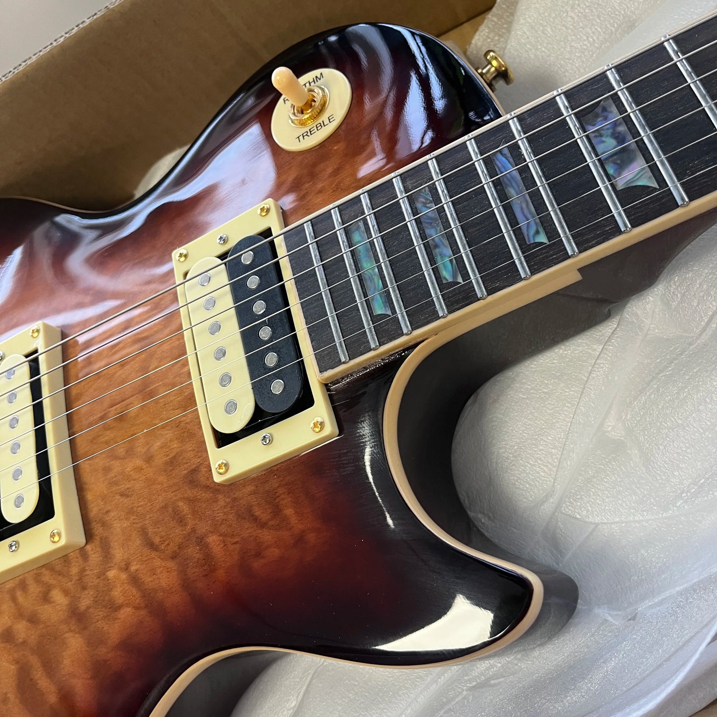 Customized brown electric guita zebra pick-up gold accessories rosewood fingerboard cherry wood body Free Shipping