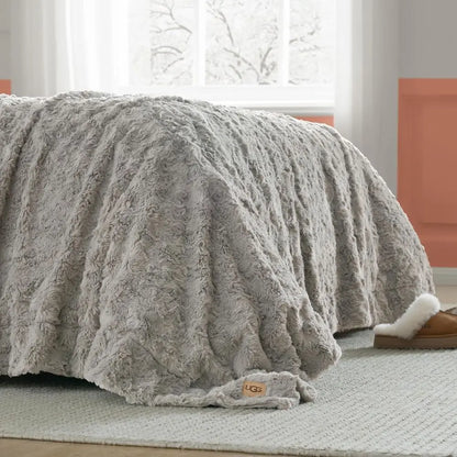 Faux Fur Full/Queen Blanket, Double-Sided Fluffy Blanket, Cozy Oversized Throw for Couch, Washable Bedding for Full or Queen Bed